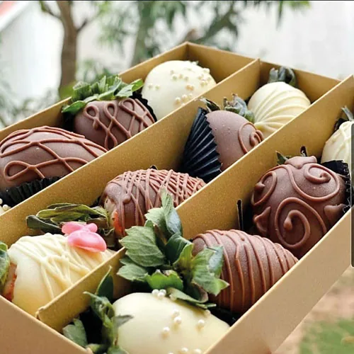 A La Chocolata gift box with chocolate-dipped strawberries and decorated chocolates